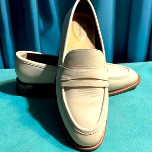 Almost brand new! Leather loafers